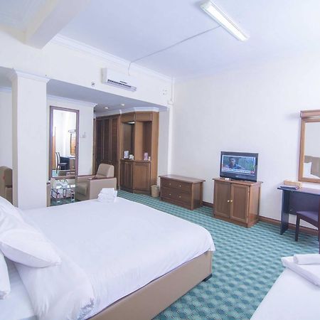 Asia Plaza Hotel Yangon Extérieur photo