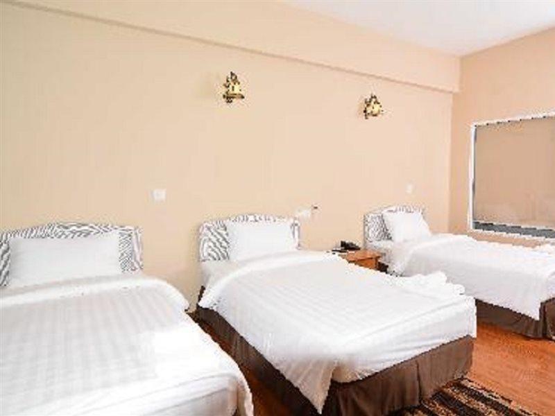 Asia Plaza Hotel Yangon Extérieur photo