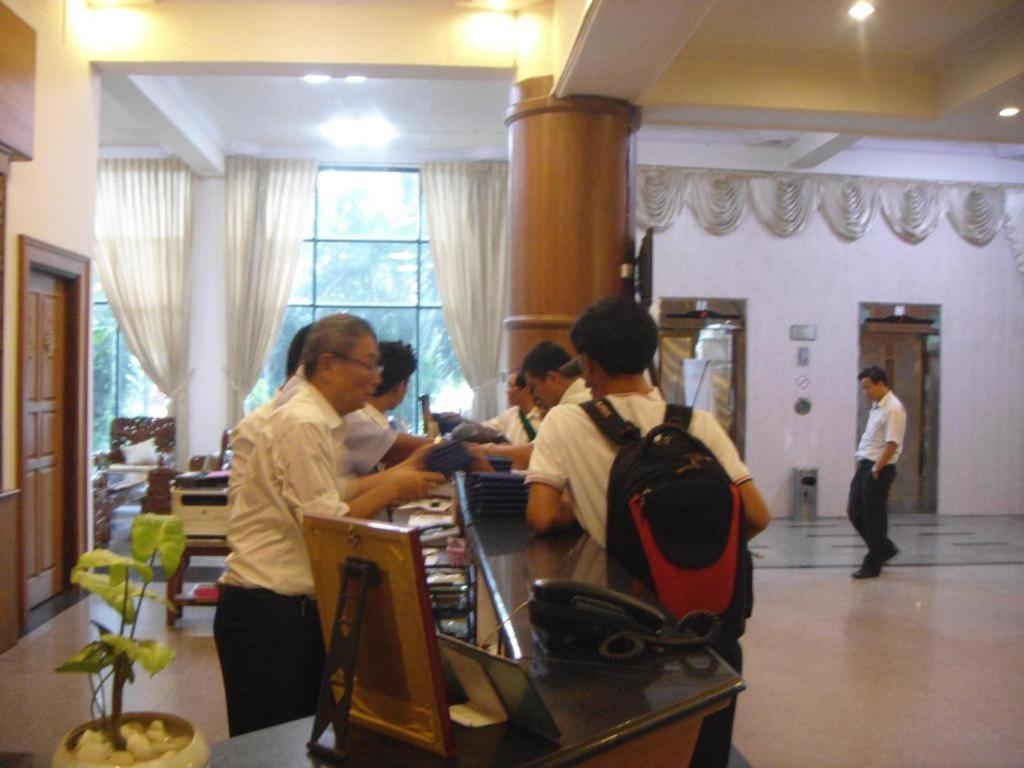 Asia Plaza Hotel Yangon Extérieur photo