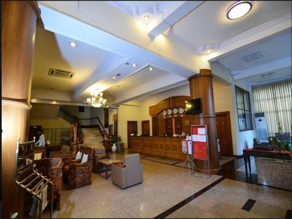 Asia Plaza Hotel Yangon Extérieur photo