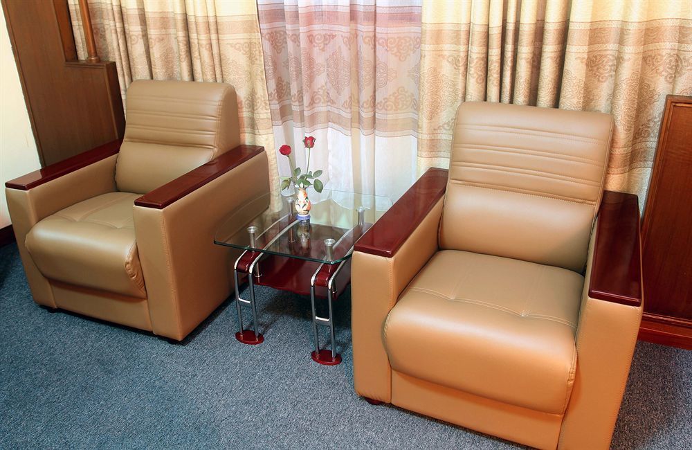 Asia Plaza Hotel Yangon Extérieur photo