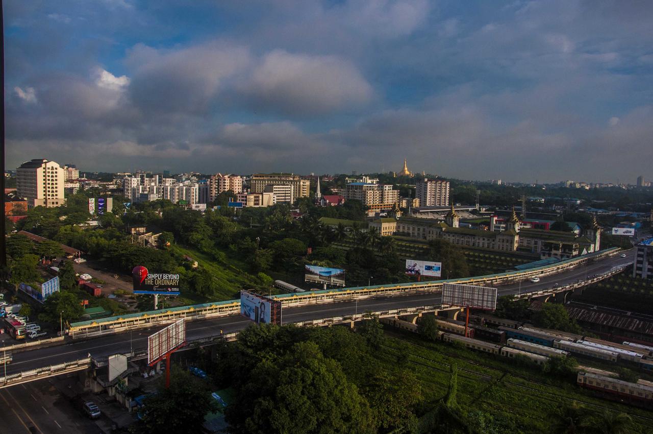 Asia Plaza Hotel Yangon Extérieur photo