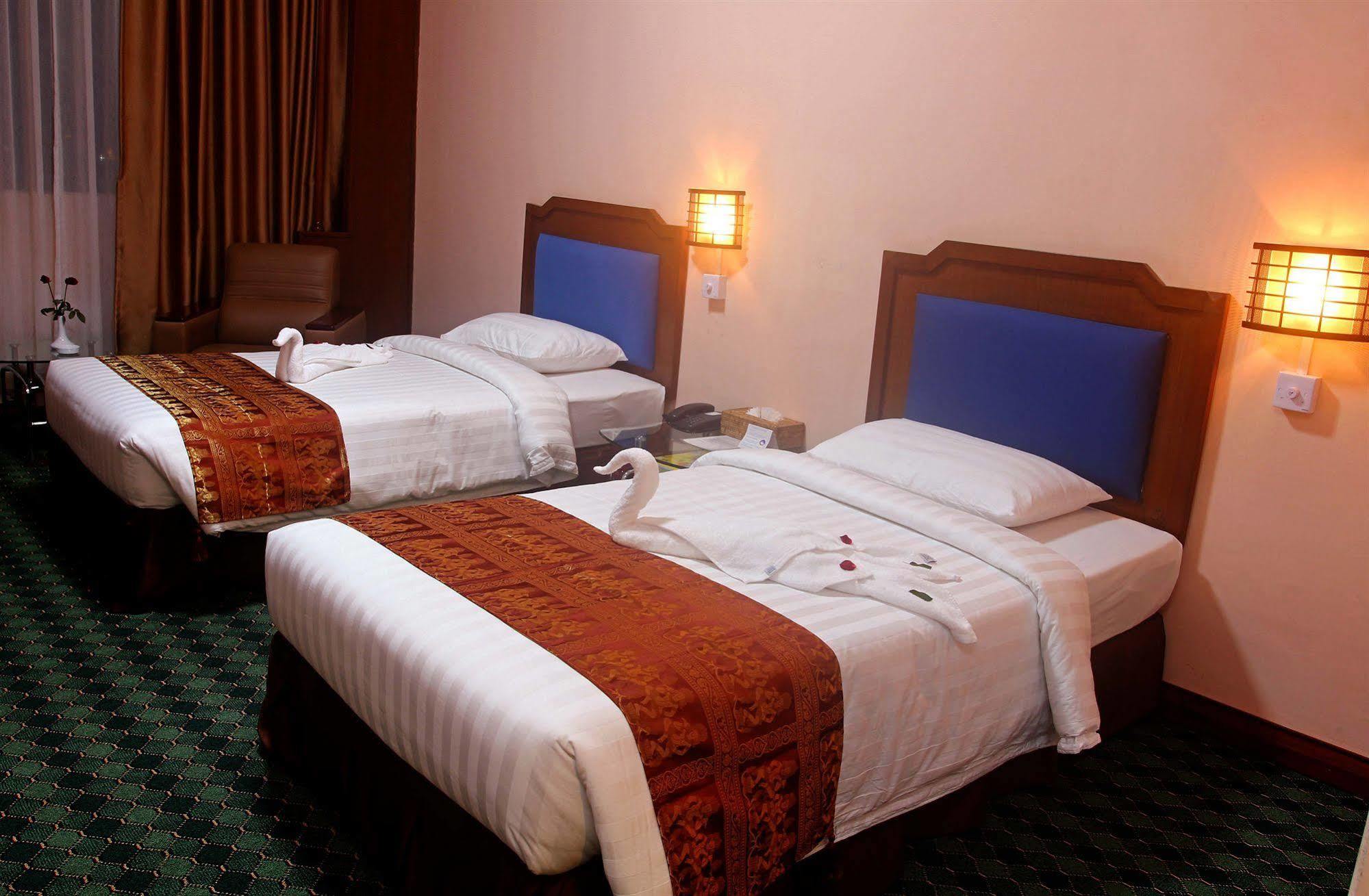 Asia Plaza Hotel Yangon Extérieur photo