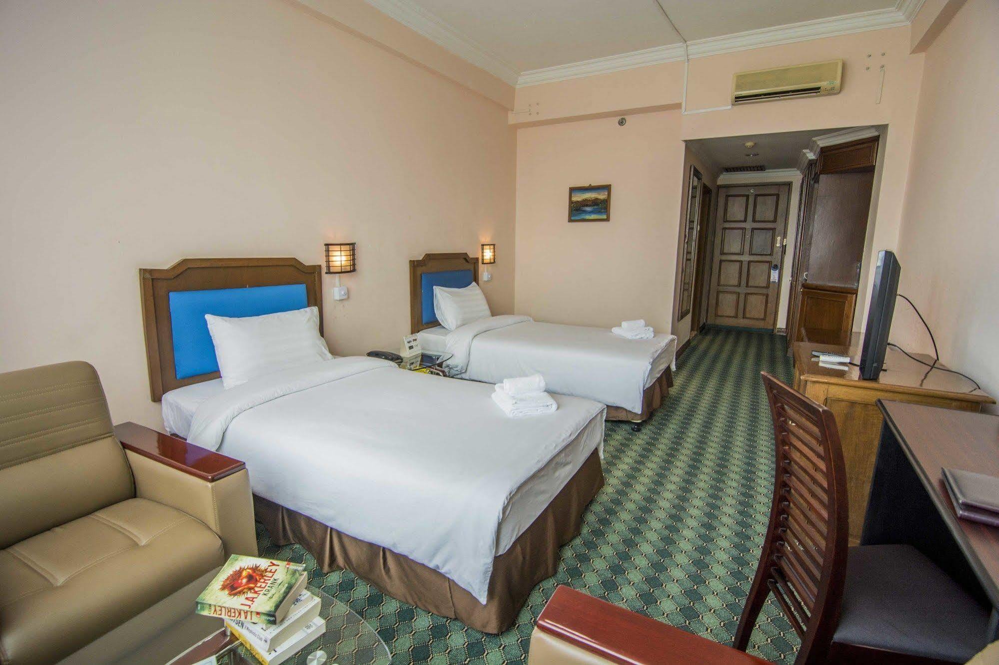 Asia Plaza Hotel Yangon Extérieur photo