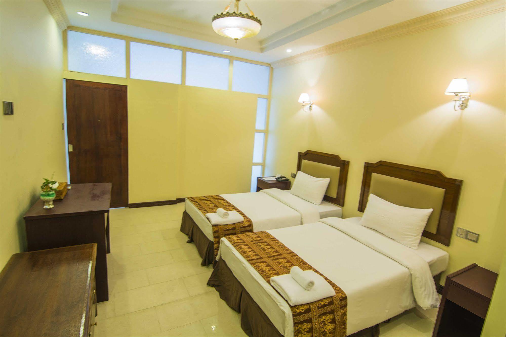 Asia Plaza Hotel Yangon Extérieur photo