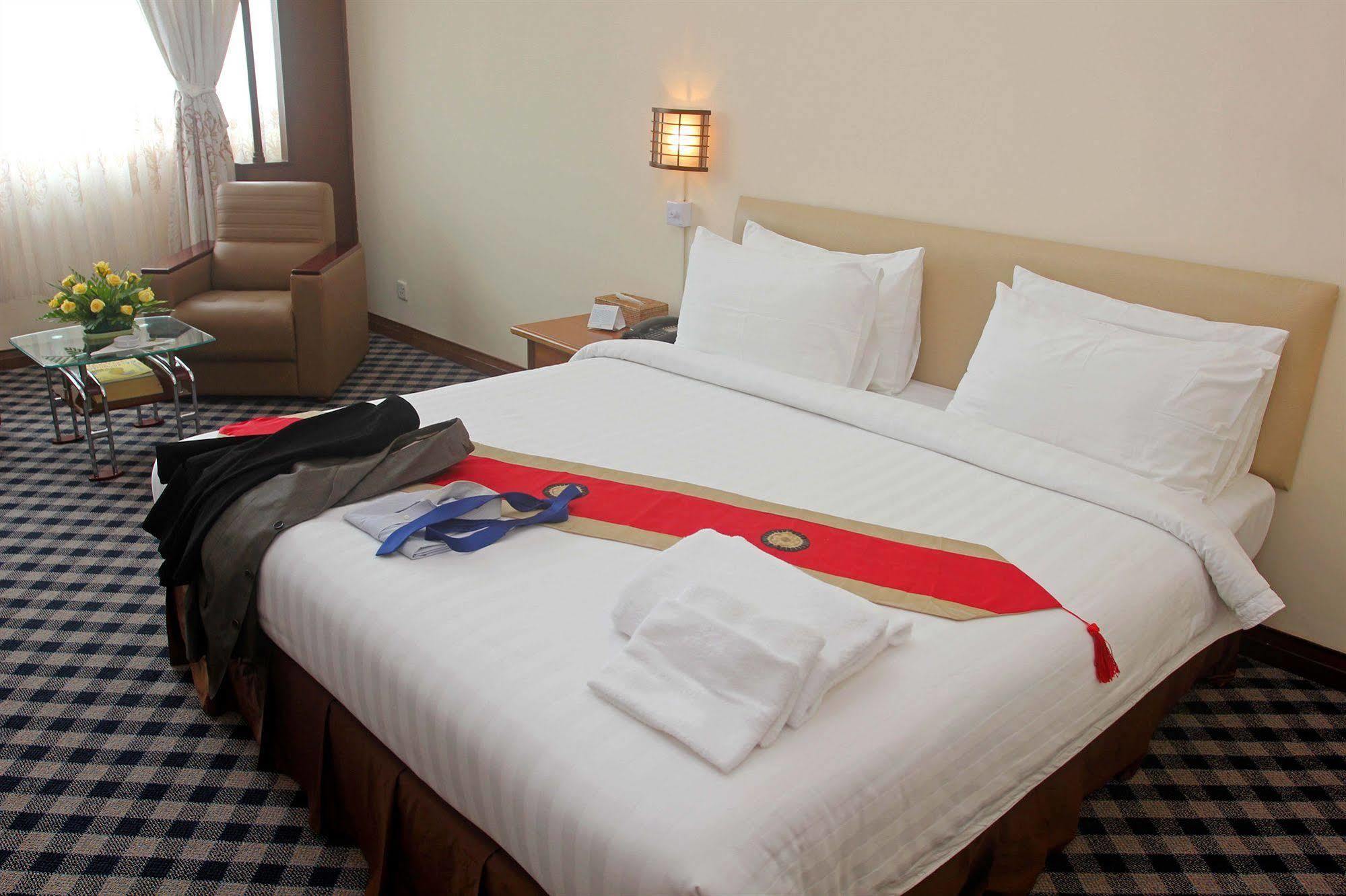 Asia Plaza Hotel Yangon Extérieur photo