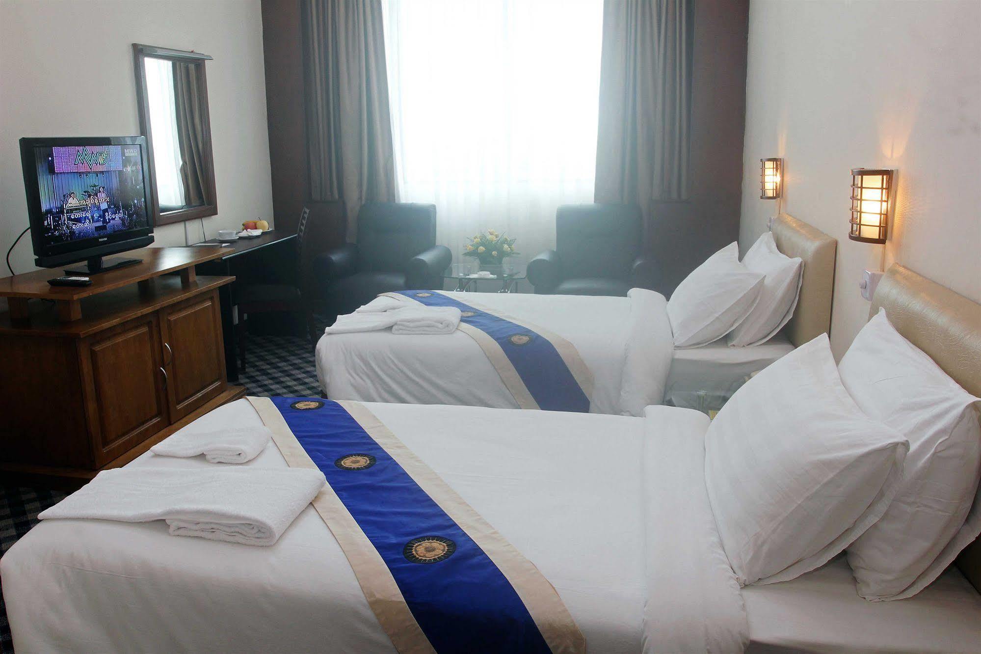 Asia Plaza Hotel Yangon Extérieur photo