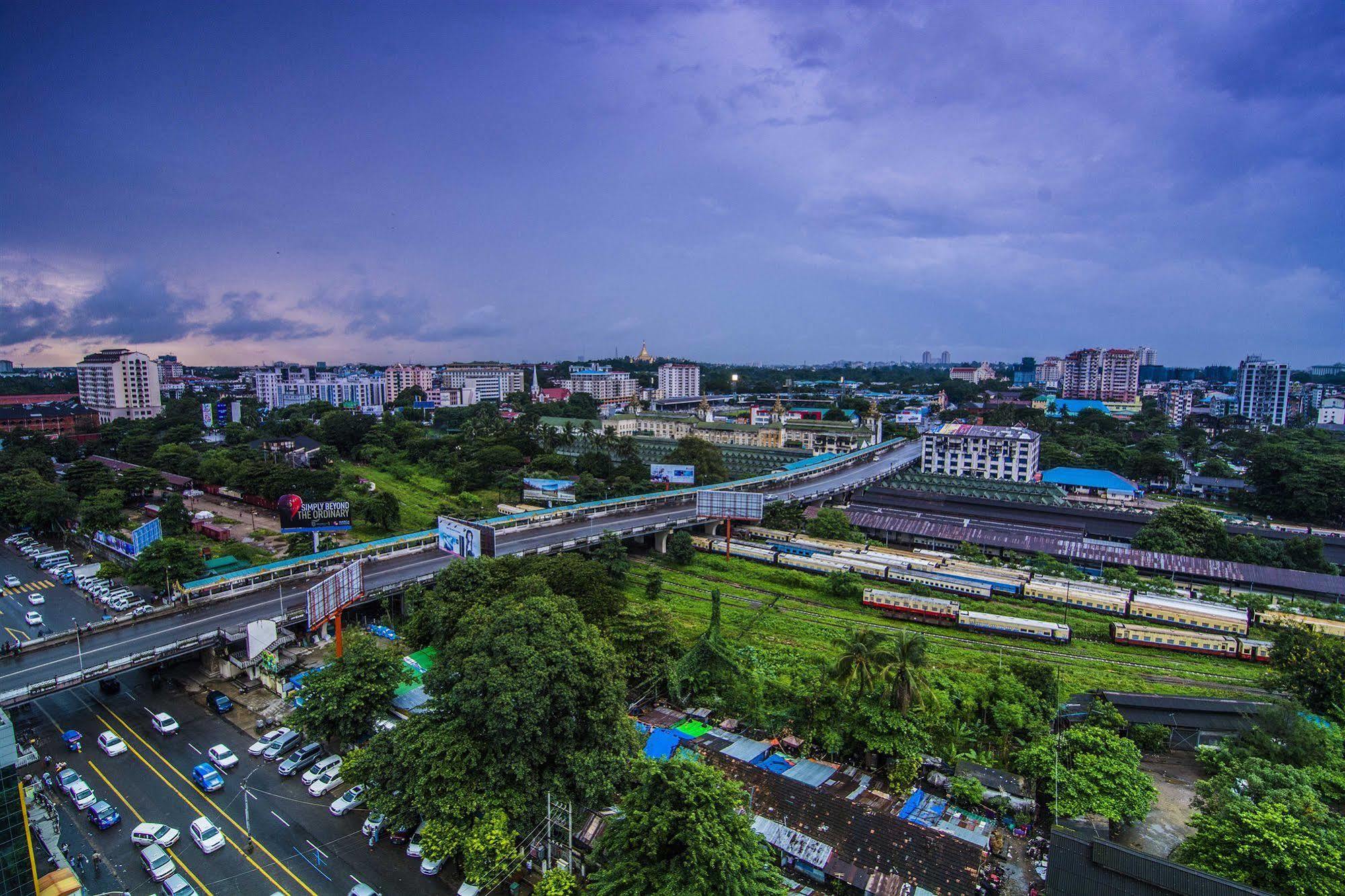 Asia Plaza Hotel Yangon Extérieur photo